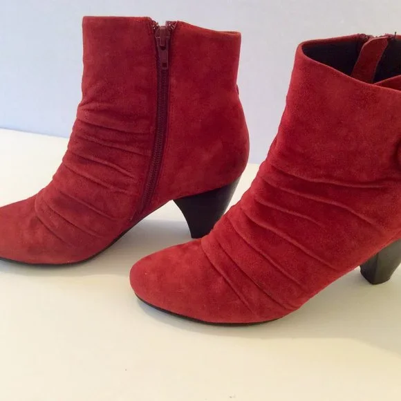 Vera Cuoio Women's Red Suede Ankle Bootie Size 7M - Picture 2 of 6